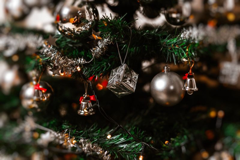 39. An Unforgettable Christmas: How to Add Festive Touches With Glass Ornaments