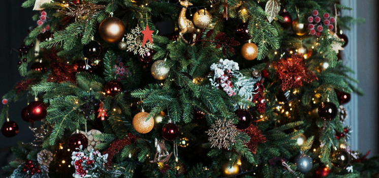 How to Buy an Artificial Christmas Tree: A DIY Guide to Budget-Friendly, Informed Purchases