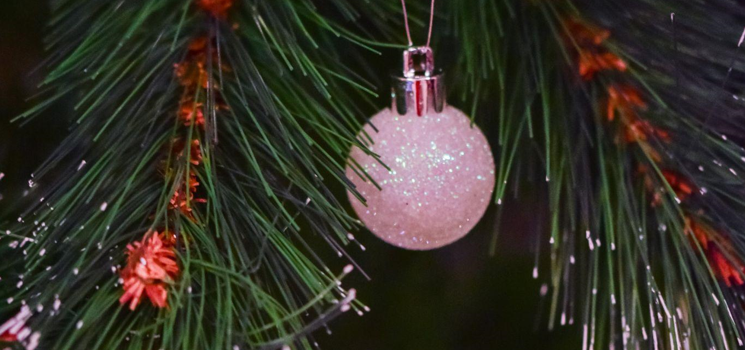 How Artificial Christmas Trees Can Strengthen Your Boyfriend-Girlfriend Relationship