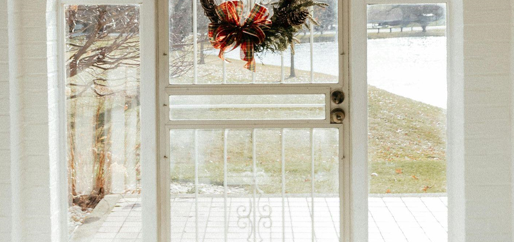 Add Holiday Sparkle with Garland Christmas Ideas